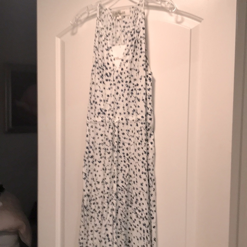 Diane Von Furstenberg Size Med blue with white background